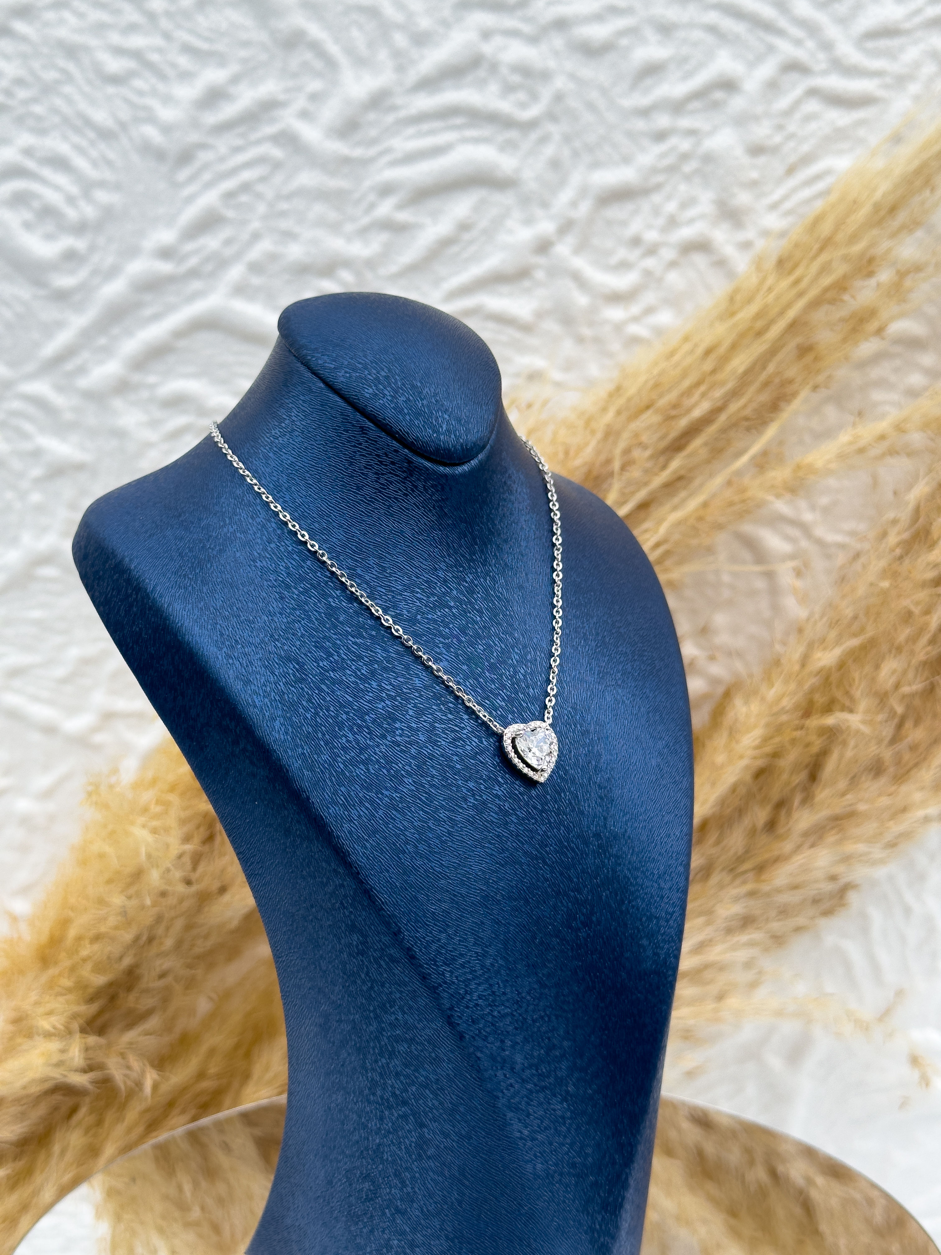 925 Ayar Gümüş Zirkon Taşlı Kalp Figürlü Kadın Kolye – Işıltılı Özel Tasarım Hediyelik